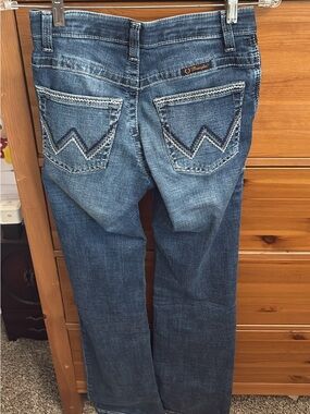 Wrangler willow Women's Medium Blue Bootcut Jeans with Contrast Pocket Stitch.